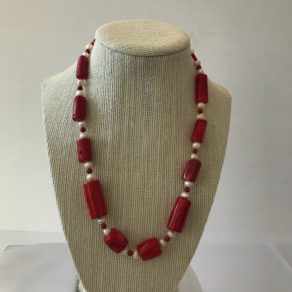 Pearl & red fashion necklace statement piece - Picture 1 of 3